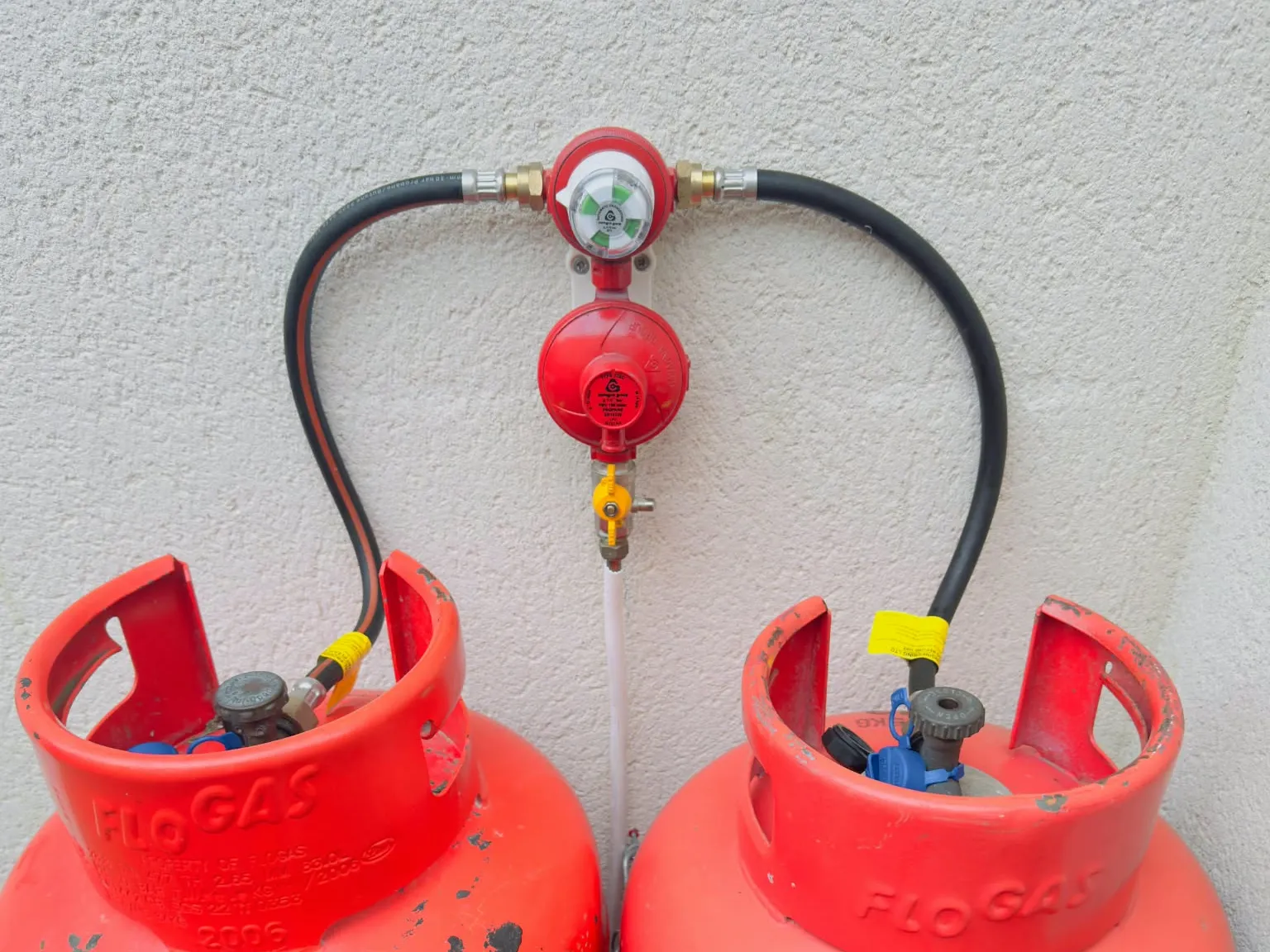 One of our recent jobs: twin LPG propane cylinders connected through an automatic changeover regulator.